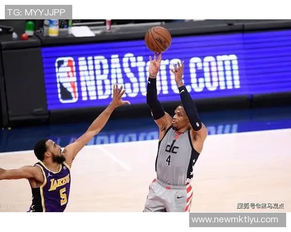 理查兹半场表现抢眼5中3斩获7分助攻1次正负值高达16分 理查兹半场表现抢眼5中3斩获7分助攻1次正负值高达16分