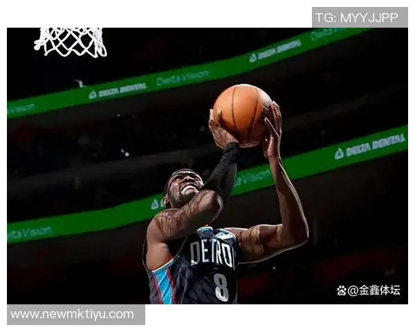 詹金斯关键时刻果断出手三分绝平展现不设限的篮球精神